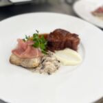 12.26〜*
  
  クリスマスランチのお客様をお迎えして、クリスマスオードブルのお渡しを無事に終え、安堵と少し気が抜けたような今日の始まり
  
  馴染みのお客様や会員様、町内のお客様に足を運んでもらい、無事にクリスマスを終える事が出来ました
  
  皆様の楽しそうな声や笑顔に忙しいながらもとても癒されました
  
  「良いクリスマスを
  良い新年をお迎え下さい」
  早いものでそんな挨拶をかわしながらの3日間
  
  ふらのグリルにお越し下さり
  クリスマスランチ、オードブルのご利用
  本当にありがとうございました
  心より感謝申し上げます
  
  残すところ年内の営業は3日間となりました
  
  28日が年内最後の営業日でございます
  
  本日も皆様のご来店お待ちしております
  
  ・
  ・
  ・
  
  #ふらのグリル 
  #後藤純男美術館 
  #富良野
  #上富良野
  
  #富良野ランチ
  #上富良野ランチ
  
  #furano
  #kamifurano